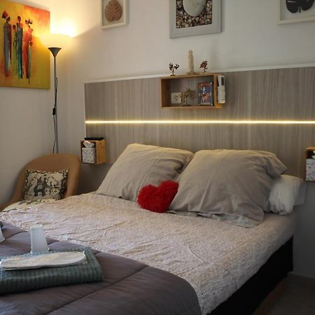 Philippe & Marie, A Louer Petite Chambre Chez L'Habitant Avec Terrasse Dans Villa, Au Pied Du Luberon Cucuron Exterior foto